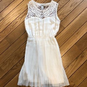 Cream lace/sheer sleeveless dress